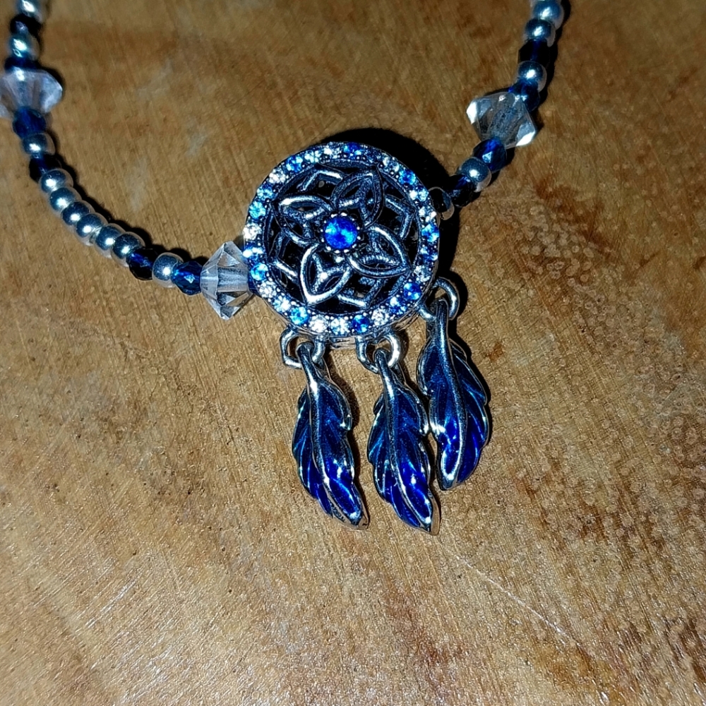 Beautiful petite and dainty crystal necklace.